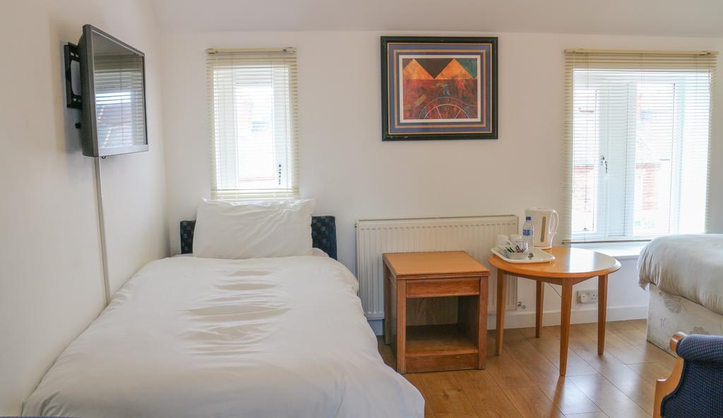 Oscar Lodge Northampton Quarto foto